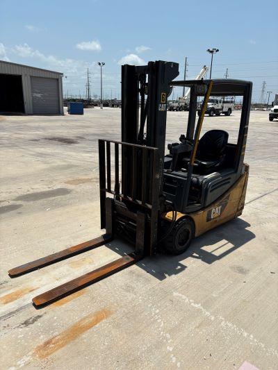 2011 Caterpillar Electric Forklift (950823)